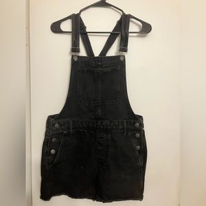 Madewell distressed black/grey denim distressed short overalls women’s Medium